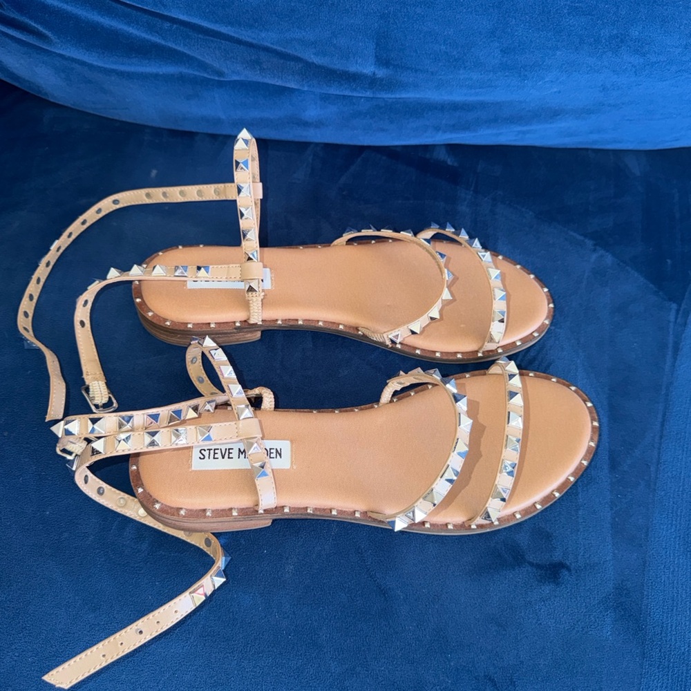 Steve Madden Tan Silver Pyramid Stud Gladiator Sandals